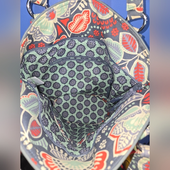 Vera Bradley Glenna Shoulder Bag in the Nomadic Floral pattern. - Picture 6 of 6